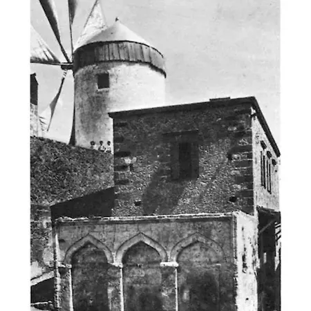 A Medieval Windmill Tower In The Heart Of Old Town With Magnificent View Case de vacanță