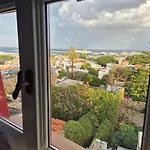 Сasa de vacaciones A Medieval Windmill Tower 2bedrooms In The Heart Of Old Town With Magnificent Panoramic Seaview And Cityview Rhodes City