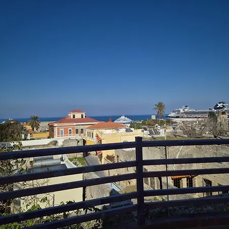 Σπίτι διακοπών A Medieval Windmill Tower 2bedrooms In The Heart Of Old Town With Magnificent Panoramic Seaview And Cityview *