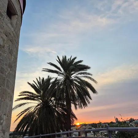 A Medieval Windmill Tower 2bedrooms In The Heart Of Old Town With Magnificent Panoramic Seaview And Cityview Σπίτι διακοπών *